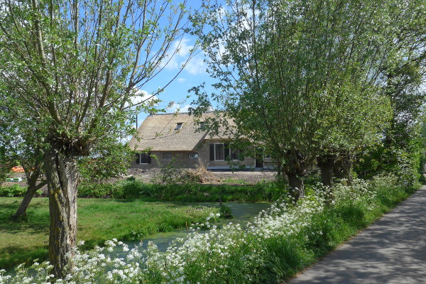 Zijaanzicht van een boerderij in Stolwijk